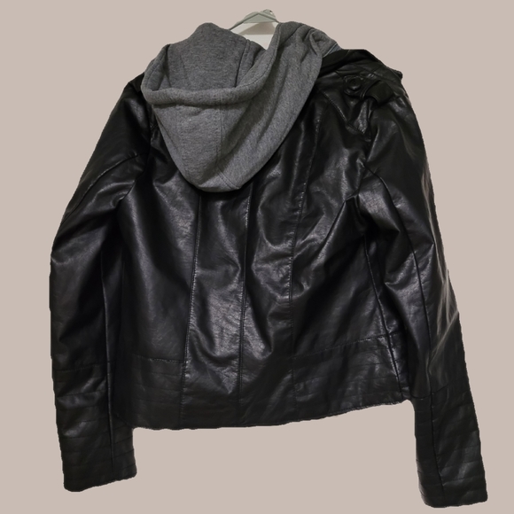 Leather Jacket 🕶😎 - Picture 3 of 5